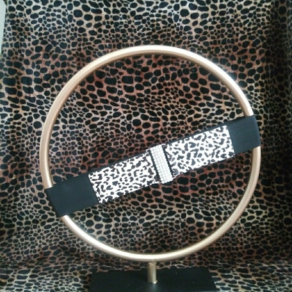 Genuine Leather Tabs Stretchy Belt. main image 4